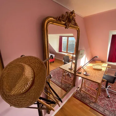 Artist's Loft & Garden Bed & Breakfast Gent