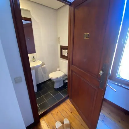 Artist's Loft & Garden Bed and Breakfast Γάνδη