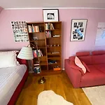 Alojamento de Acomodação e Pequeno-almoço Artist's Loft & Garden 4*