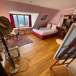 Artist's Loft & Garden Alojamento de Acomodação e Pequeno-almoço Gante