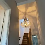 לינה וארוחת בוקר Artist's Loft & Garden 4*