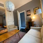 לינה וארוחת בוקר Artist's Loft & Garden 4*