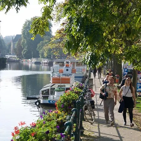 Artist's Loft & Garden 4*