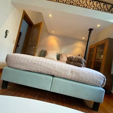 Artist's Loft & Garden Bed and Breakfast Γάνδη