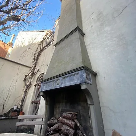 Bed and Breakfast Artist's Loft & Garden Γάνδη