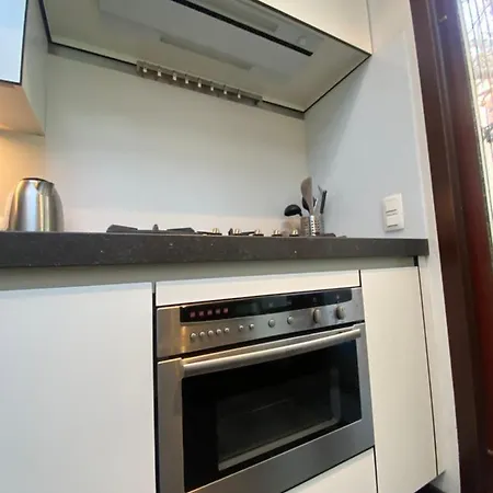 Artist's Loft & Garden 4*