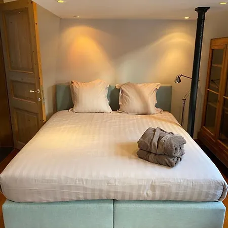 Bed and Breakfast Artist's Loft & Garden Γάνδη