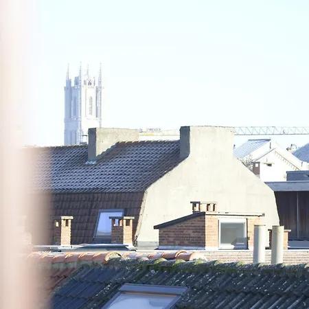 Artist's Loft & Garden Bed & Breakfast