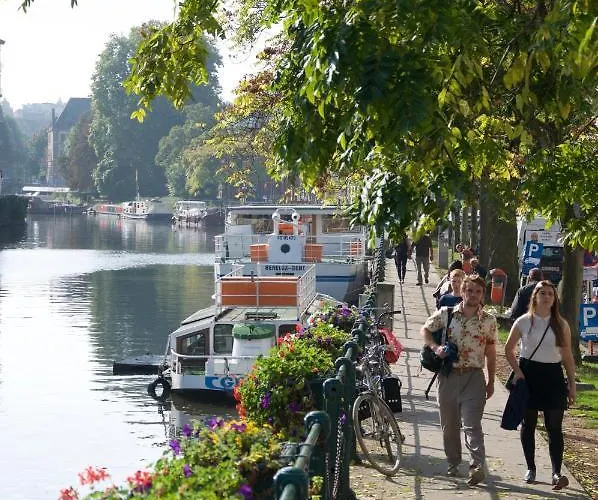 Artist's Loft & Garden 4*