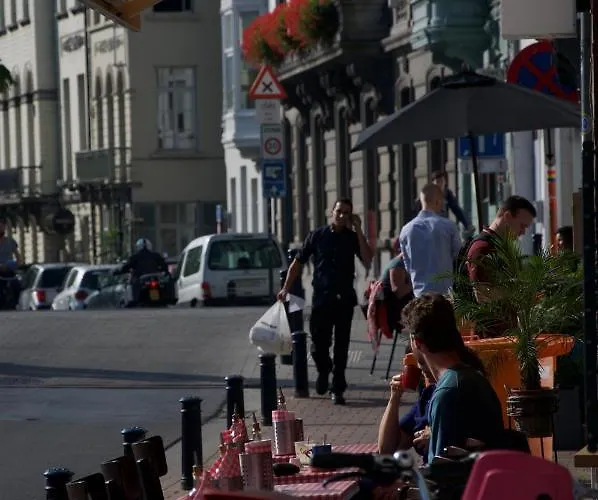 Artist's Loft & Garden 4*