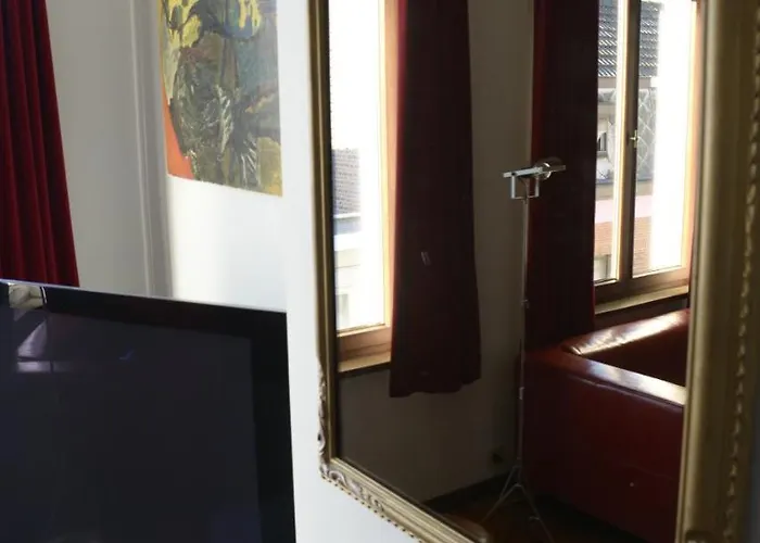 Artist's Loft & Garden 4*