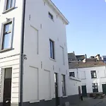 Artist's Loft & Garden 4*