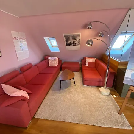 Artist's Loft & Garden 4*