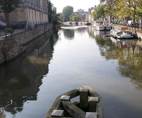 Artist's Loft & Garden