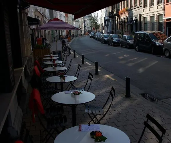 Alojamento de Acomodação e Pequeno-almoço Artist's Loft & Garden