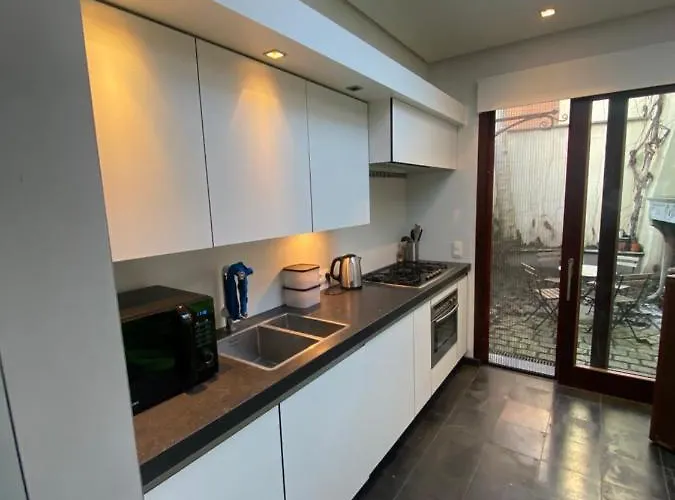 Bed & Breakfast Artist's Loft & Garden 4*