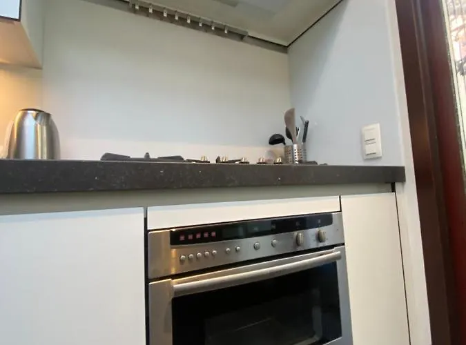 Artist's Loft & Garden 4*